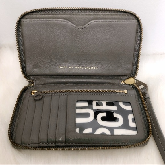 Authentic Marc Jacobs grey wallet wristlet holder - Picture 5 of 11